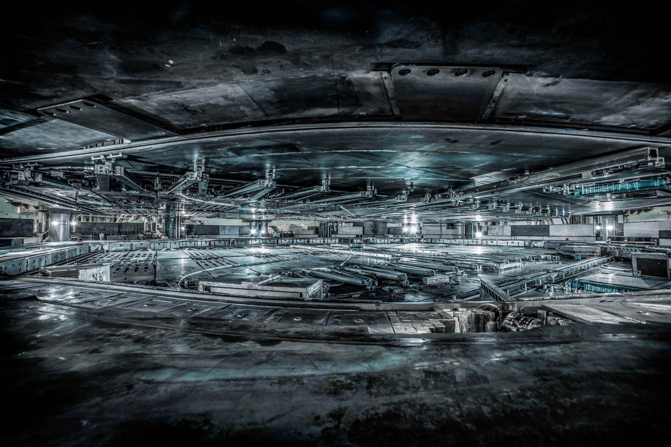 cyclotron vacuum chamber