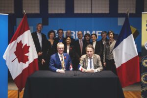 TRIUMF and CNRS representatives sign partnerships agreement